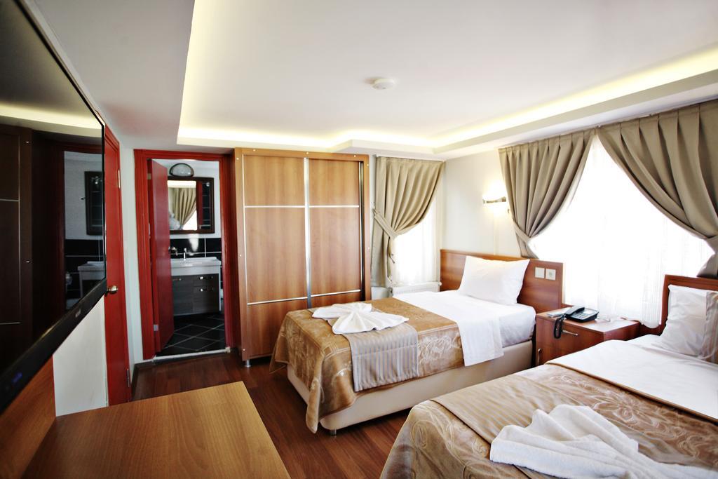 Taksim Palace Hotel Istanbul Room photo